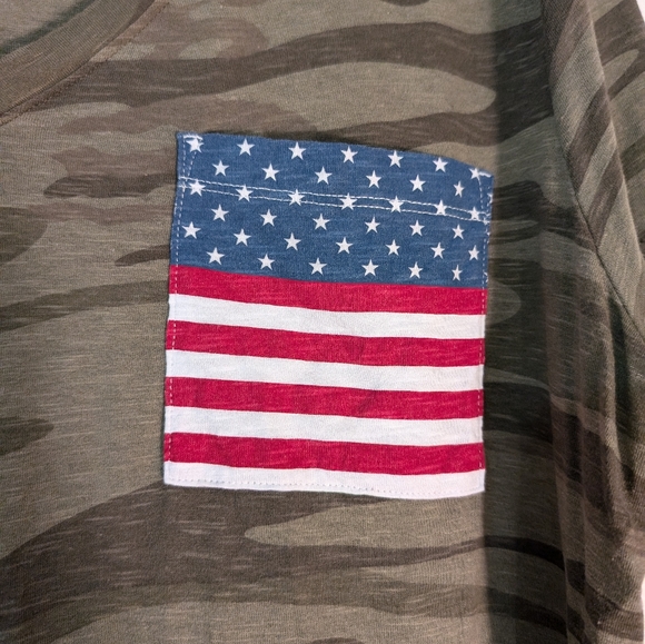 Natural Reflections Short Sleeve Camo Shirt with American Flag Pocket Size L - Picture 2 of 5